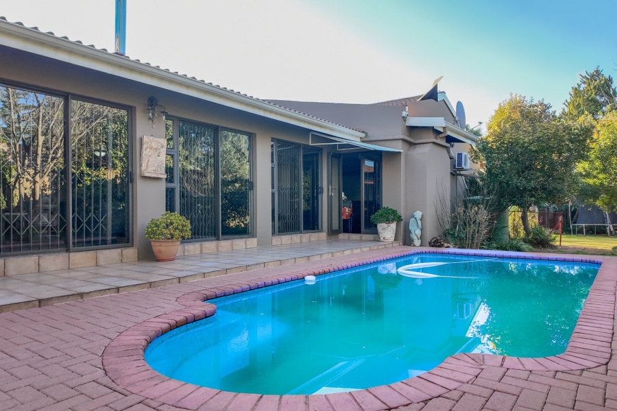 6 Bedroom Property for Sale in Heuwelsig Free State